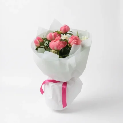 Coral Peony Bloom – 5 Bujori Coral și Iasomie